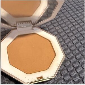 Fenty Beauty Sun Stalk'r Bronzer - Black and White